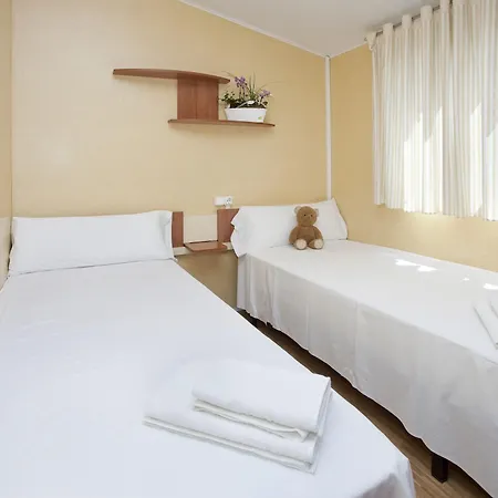 La Siesta & אתר קמפינג 2*